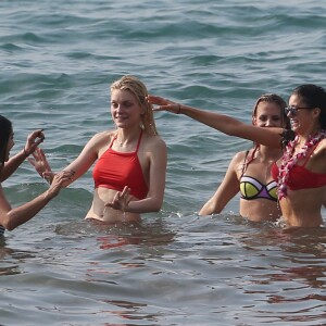 Exclusif - Jessica Szohr, Jessica Stam et Nina Dobrev - Nina Dobrev et des amies en vacances à Hawaï. Le 29 janvier 2016