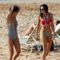 Nina Dobrev et Jessica Stam sexy en bikini : Les stars s'éclatent entre filles !