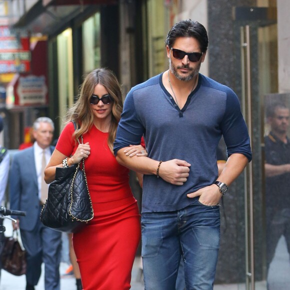 Sofia Vergara et son fiancé Joe Manganiello dans les rues de New York, le 23 septembre 2015.