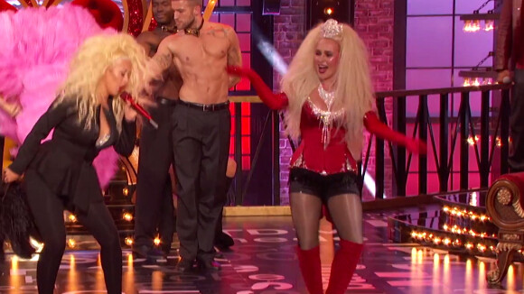Christina Aguilera surprenant Hayden Panettiere sur le plateau de l'émission Lip Sync Battle. Vidéo publiée sur Youtube, le 8 février 2016.
