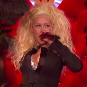 Christina Aguilera surprend Hayden Panetierre qui l'imite sur le titre Lady Marmelade pour l'émission Lip Sync Battle. Image extraite d'une vidéo publiée sur Youtube, le 8 février 2016.