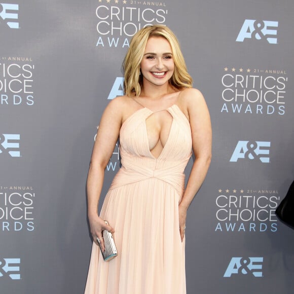 Hayden Panettiere lors du 21ème gala annuel des "Critics' choice Awards" à Santa Monica, le 18 janvier 2016.