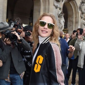 Natalia Vodianova au défilé Stella McCartney printemps-été 2015 à Paris. Septembre 2014.