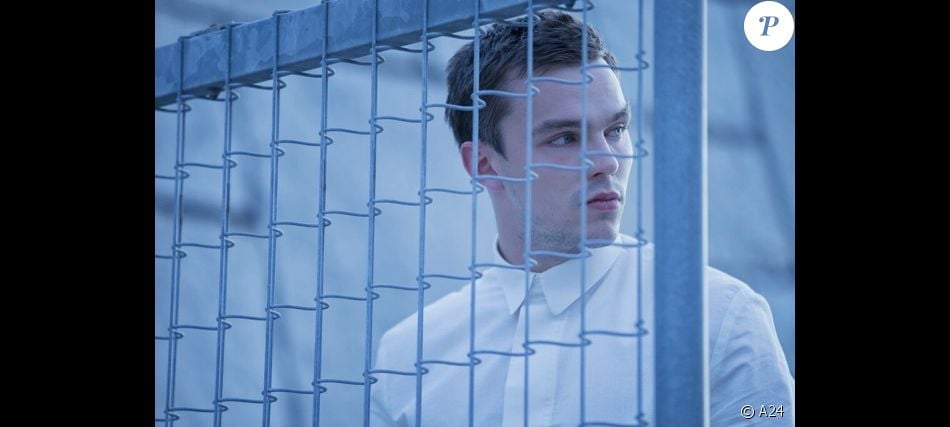 nicholas-hoult-dans-equals-purepeople