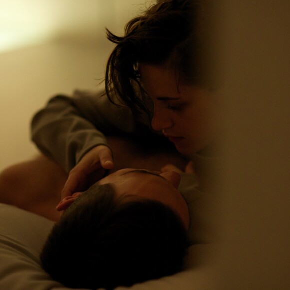 Nicholas Hoult et Kristen Stewart s'aiment dans Equals.