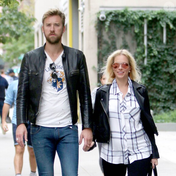 Charles Kelley et sa femme Cassie McConnell dans les rues de Soho, le 13 octobre 201