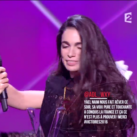 Yael Naim est sacrée artiste féminine de l'année - Victoires de la musique au Zénith de Paris, le 12 février 2016.