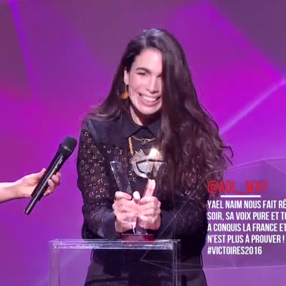 Yael Naim est sacrée artiste féminine de l'année - Victoires de la musique au Zénith de Paris, le 12 février 2016.