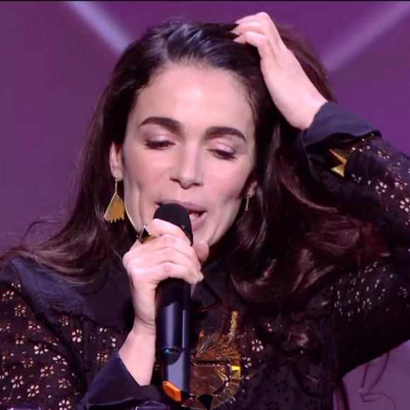 Yael Naim est sacrée artiste féminine de l'année - Victoires de la musique au Zénith de Paris, le 12 février 2016.