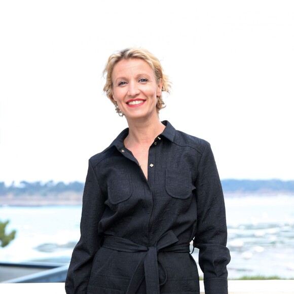 Exclusif - Alexandra Lamy, membre du jury de l'édition 2015 du Festival du Film Britannique de Dinard, en rendez-vous au Grand Hôtel à Dinard, le 2 octobre 2015.