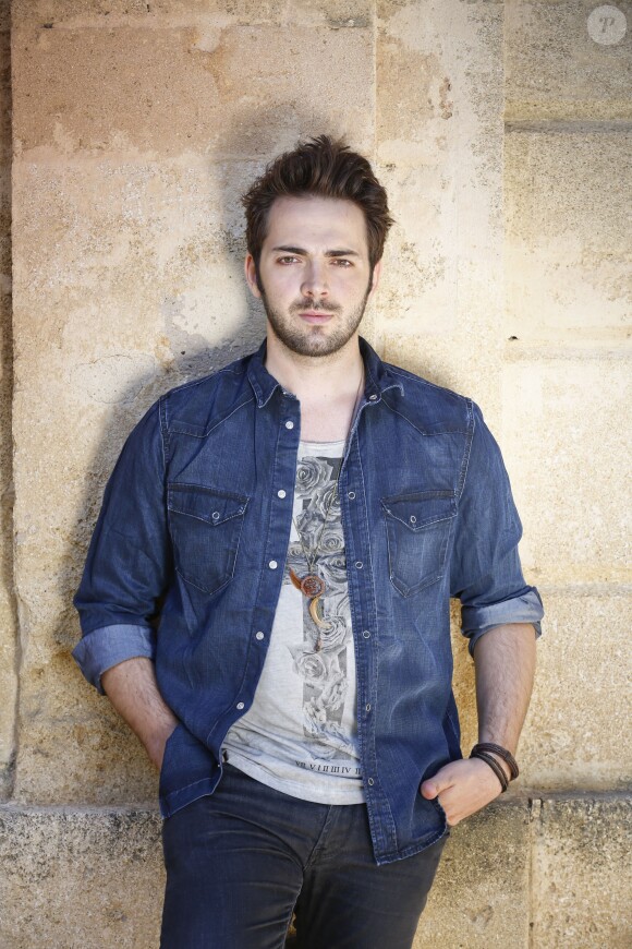 Exclusif - Roxane Le Texier et Sébastien Agius posent lors de leur Liberty Tour à l'hôtel Le Chateau de La Pioline à Aix-en-Provence le 4 août 2014. Photo : Philippe Doignon/BestImage
