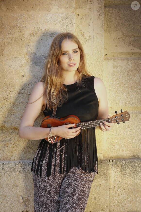 Exclusif - Roxane Le Texier et Sébastien Agius posent lors de leur Liberty Tour à l'hôtel Le Chateau de La Pioline à Aix-en-Provence le 4 août 2014. Photo : Philippe Doignon/BestImage