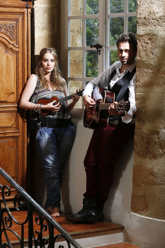 Exclusif - Roxane Le Texier et Sébastien Agius posent lors de leur Liberty Tour à l'hôtel Le Chateau de La Pioline à Aix-en-Provence le 4 août 2014. Photo : Philippe Doignon/BestImage