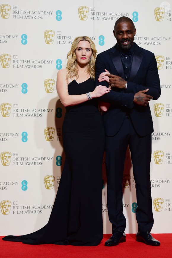 Kate Winslet et Idris Elba - Press Room lors de la cérémonie des British Academy Film Awards (BAFTA) à Londres, le 14 février 2016.