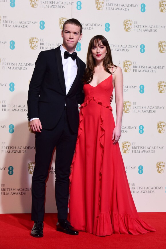 Dakota Johnson et Will Poulter - Press Room lors de la cérémonie des British Academy Film Awards (BAFTA) à Londres, le 14 février 2016.