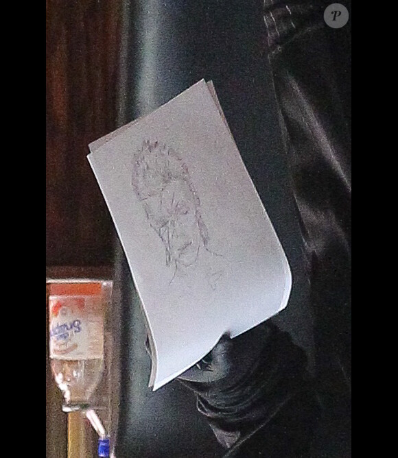 Lady Gaga se fait tatouer sur les côtes le visage de David Bowie par Mark Mahoney au Shamrock Social Club de West Hollywood, le 13 février 2016