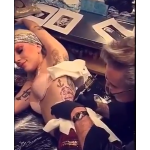 Lady Gaga et son tatouage de David Bowie - Capture d'écran de vidéos issues de Snapchat