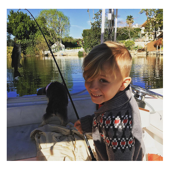 Jaxon, le petit frère de Justin Bieber est venu lui rendre visite. Le chanteur a publié une photo de son séjour sur sa page Instagram, le 14 février 2016.