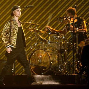 Justin Bieber sur scène lors de la 58e cérémonie des Grammy Awards au Staples Center de Los Angeles, le 15 février 2016.