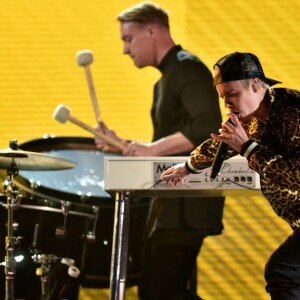 Justin Bieber et Jack U sur scène lors de la 58e cérémonie des Grammy Awards au Staples Center de Los Angeles, le 15 février 2016.