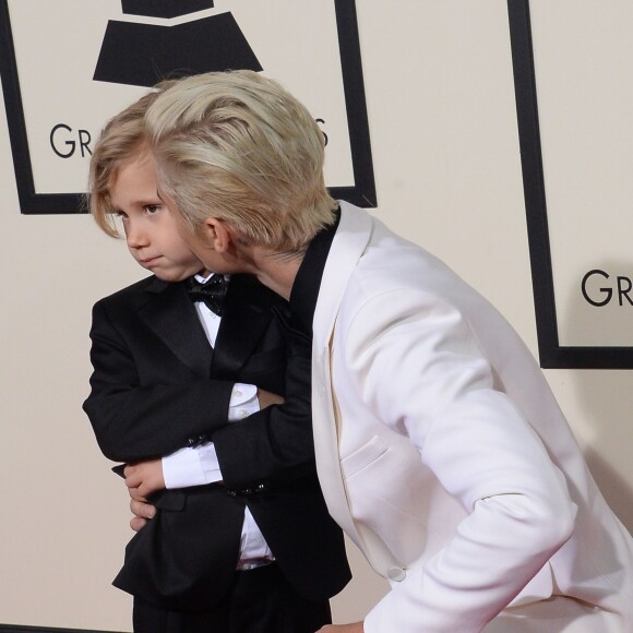 Justin Bieber et son petit frère Jaxon lors de la 58e cérémonie des Grammy Awards au Staples Center de Los Angeles, le 15 février 2016.