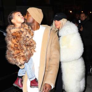 Kim Kardashian, son mari Kanye West et leur fille North à New York le 14 février 2016.