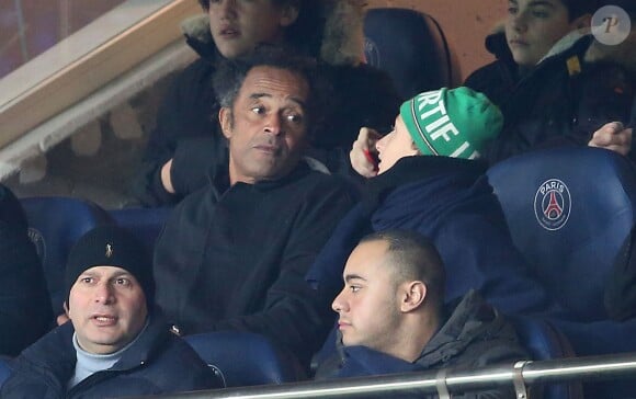 Yannick Noah et son fils Joalukas lors de la rencontre entre le PSG et Chelsea en 8e de finale de la Ligue des champions, au Parc des Princes à Paris le 16 février 2016 © Cyril Moreau