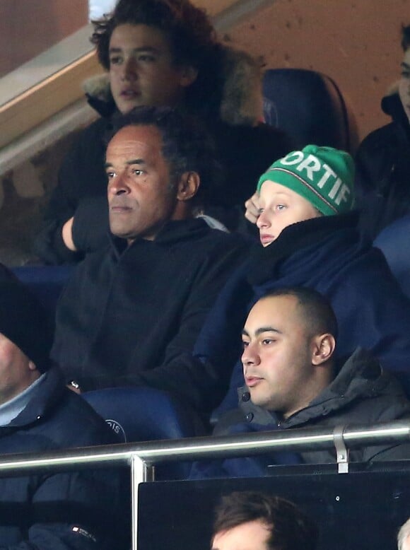 Yannick Noah et son fils Joalukas lors de la rencontre entre le PSG et Chelsea en 8e de finale de la Ligue des champions, au Parc des Princes à Paris le 16 février 2016 © Cyril Moreau