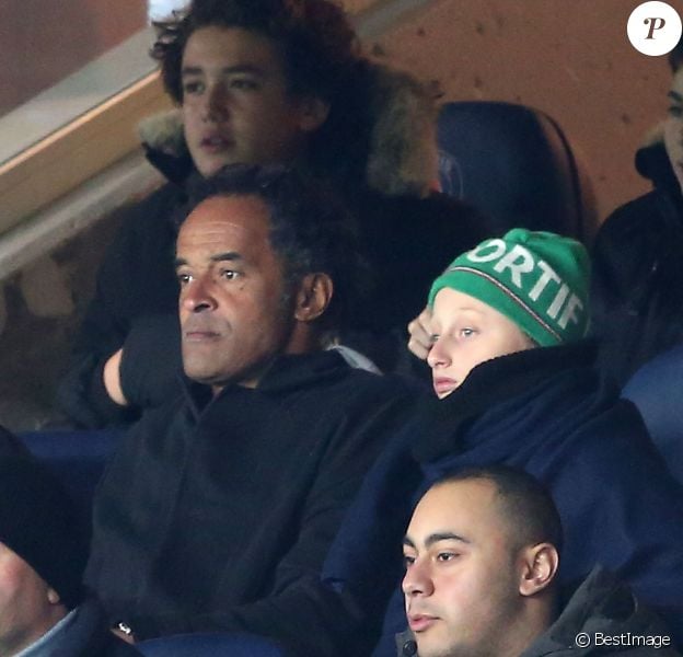 Yannick Noah et son fils Joalukas lors de la rencontre entre le PSG et Chelsea en 8e de finale de la Ligue des champions, au Parc des Princes à Paris le 16 février 2016 © Cyril Moreau