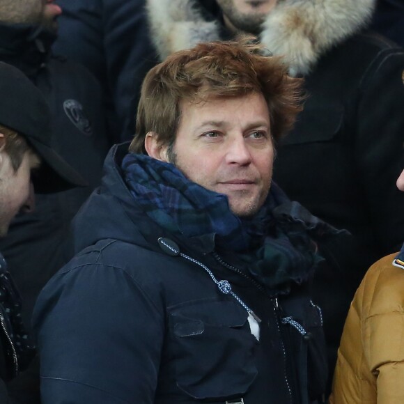 Laurent Delahousse lors de la rencontre entre le PSG et Chelsea en 8e de finale de la Ligue des champions, au Parc des Princes à Paris le 16 février 2016 © Cyril Moreau