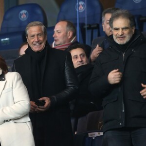 Jean-Claude Darmon et Raphaël Mezrahi lors de la rencontre entre le PSG et Chelsea en 8e de finale de la Ligue des champions, au Parc des Princes à Paris le 16 février 2016 © Cyril Moreau