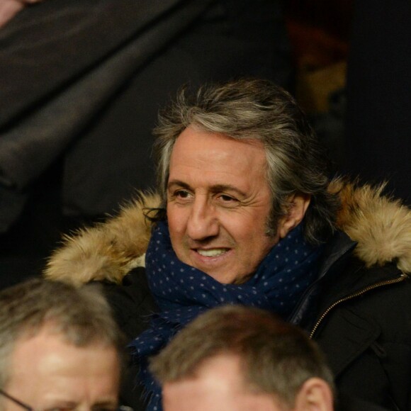 Richard Anconina lors de la rencontre entre le PSG et Chelsea en 8e de finale de la Ligue des champions, au Parc des Princes à Paris le 16 février 2016