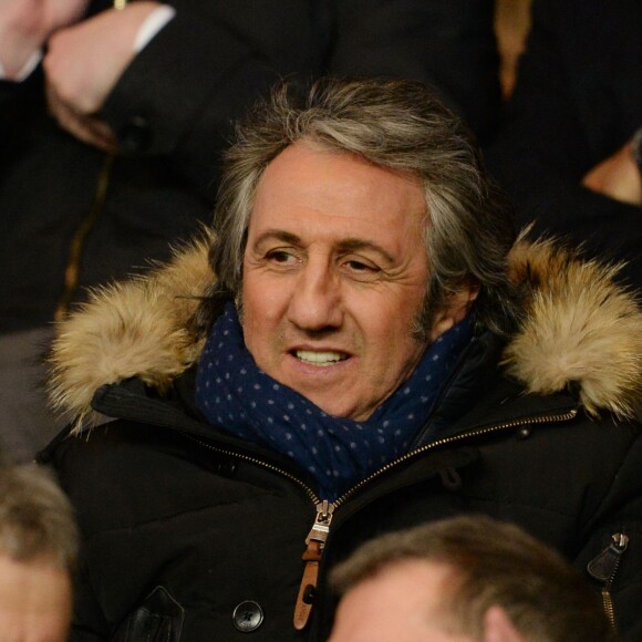 Richard Anconina lors de la rencontre entre le PSG et Chelsea en 8e de finale de la Ligue des champions, au Parc des Princes à Paris le 16 février 2016