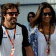  Fernando Alonso, tout sourire au côté de sa belle Lara Alvarez, dans le paddock du Grand Prix de Hongrie sur le circuit du Hungaroring, le 25 juillet 2015 