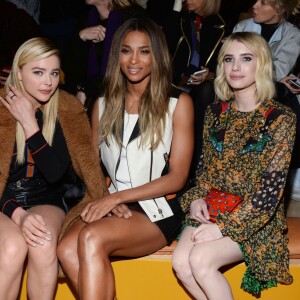 Chloe Grace Moretz, Ciara et Emma Roberts assistent au défilé Coach (collection automne-hiver 2016-2017) à l'Hudson River Park. New York, le 16 février 2016.