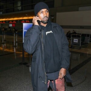 Kanye West à l'aéroport LAX de Los Angeles, le 17 février 2016.