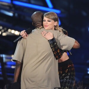 Kanye West et Taylor Swift aux MTV Video Music Awards 2015 à Los Angeles, le 30 août 2015.