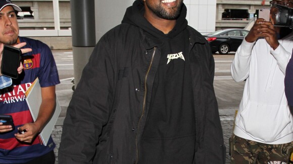 Kanye West réagit à l'association de Kylie Jenner et PUMA, parle de la YEEZY Season 3 et de son nouvel album The Life of Pablo à l'aéroport de Los Angeles. Le 17 février 2016.