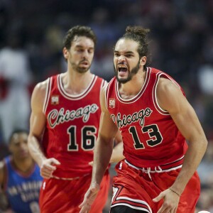 Joakim Noah lors du match entre l'Oklahoma City Thunder et les Bulls de Chicago au United Center de Chicago, le 5 novembre 2015