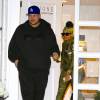 Rob Kardashian et sa compagne Blac Chyna s'embrassent à la sortie du centre de dermatologie Epione à Beverly Hills, le 18 février 2016.
