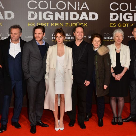 Vicky Krieps, Michael Nyqvist, Daniel Brühl, Emma Watson, Florian Gallenberger, Richenda Carey, Benjamin Herrmann lors de la première de Colonia à berlin le 5 Février 2016.