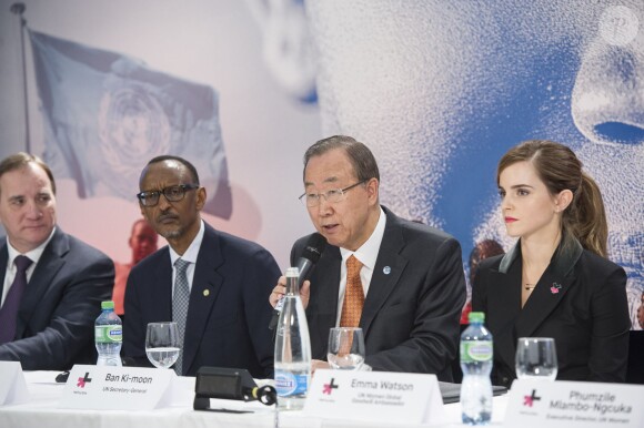 Ban Ki-moon, Emma Watson à la conférence de presse "UN Women" lors du 45ème Forum Economique Mondial de Davos en Suisse le 23 janvier 2015