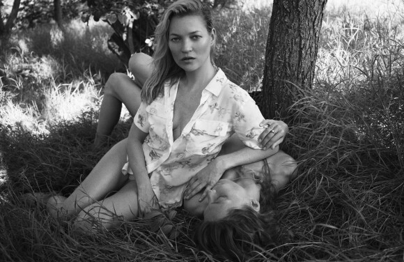Kate Moss et son amie la mannequin Daria Werbowy posent pour la campagne collection Printemps/Eté 2016 de la marque française Equipment réalisée sur l'île Moustique
