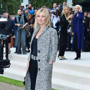 Kate Moss - People au défilé de mode "Burberry", printemps-été 2016, lors de la fashion week de Londres. Le 21 septembre 2015