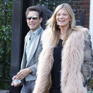 Kate Moss et son mari Jamie Hince quittent leur domicile. La top model fête aujourd'hui ses 41 ans. Le 16 janvier 2015