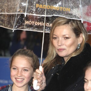 Kate Moss et sa fille Lila Grace à la Première du film "Paddington" à Londres le 23 novembre 2014.