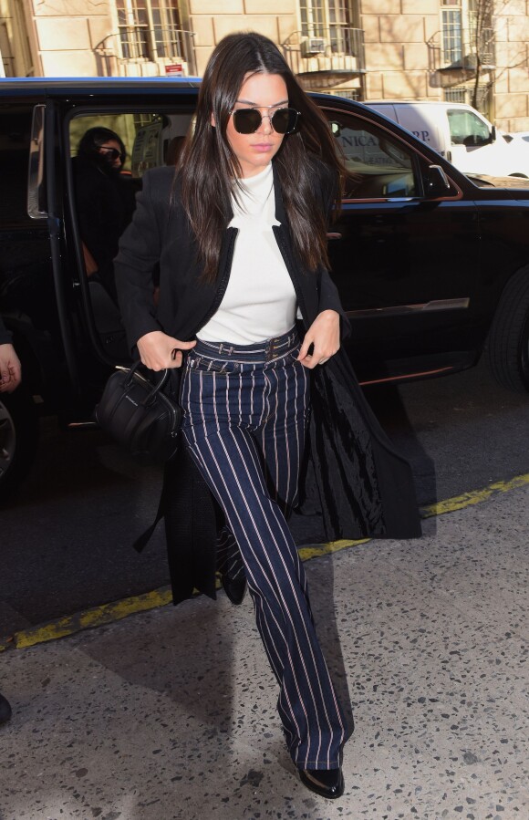 Kendall Jenner dans les rues de New York lors de la fashion week, le 18 février 2016.