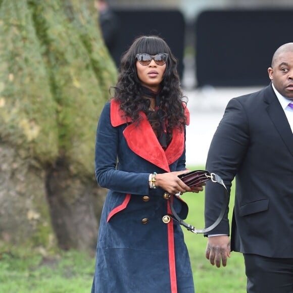 Naomi Campbell - Défilé Burberry (collection automne-hiver 2016) au Burberry Show Space, dans les jardins de Kensington. Londres, le 22 février 2016.