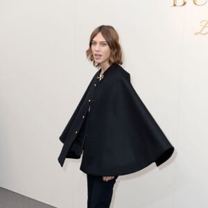 Alexa Chung - Défilé Burberry (collection automne-hiver 2016) au Burberry Show Space, dans les jardins de Kensington. Londres, le 22 février 2016.