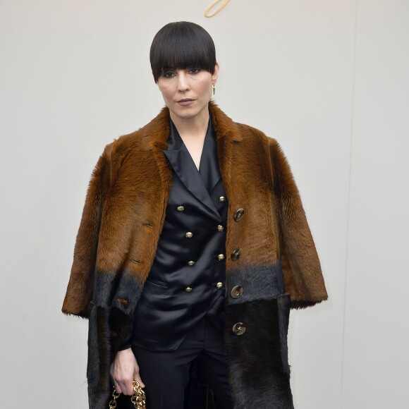 Noomi Rapace - Défilé Burberry (collection automne-hiver 2016) au Burberry Show Space, dans les jardins de Kensington. Londres, le 22 février 2016.
